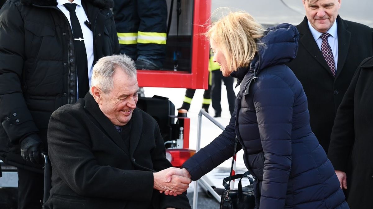 Zeman zahájil rozlučkovou návštěvu Slovenska, tři dny stráví v Tatrách